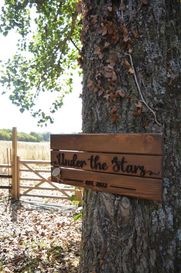 Under The Stars Shepherds Huts At Harbors Lake Villa Newchurch  ภายนอก รูปภาพ