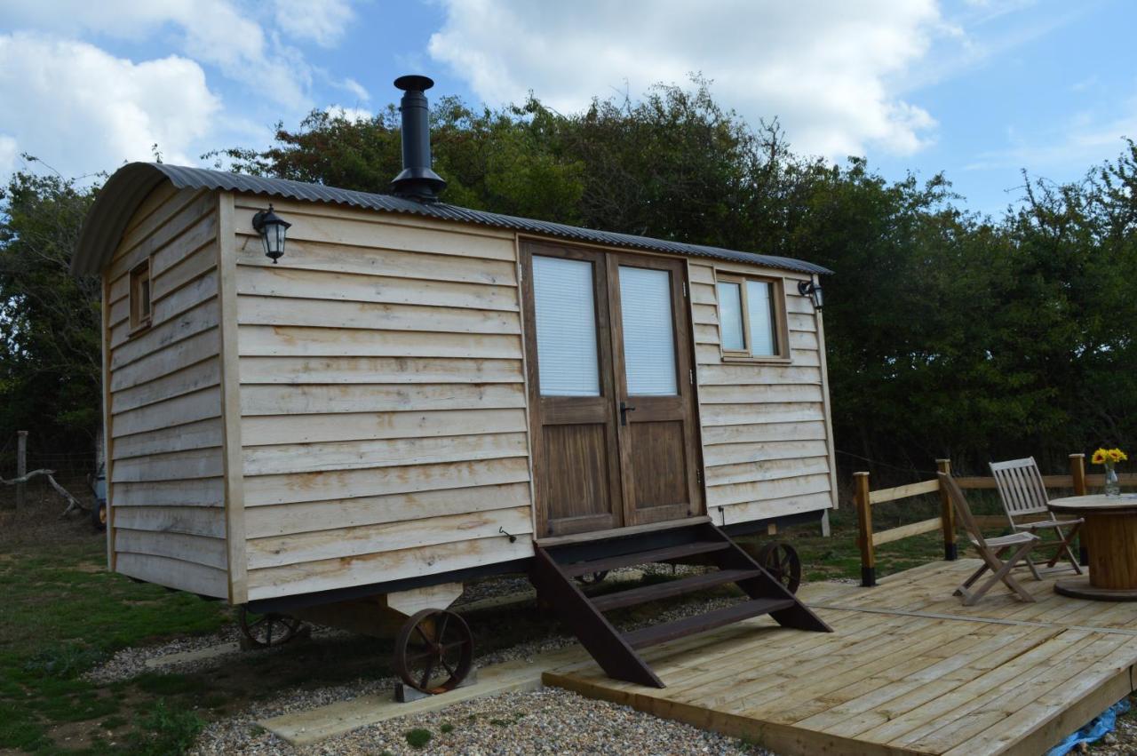 Under The Stars Shepherds Huts At Harbors Lake Villa Newchurch  ภายนอก รูปภาพ